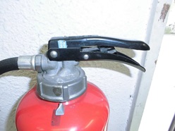 小型加圧式消火器（ハツタ）使用済