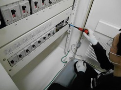 TR-SNTR10030-D 直流電源装置の定期有償点検中