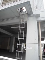 ハッチ式金属製避難はしご降下