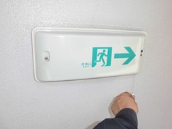 誘導灯用ニカド電池-着手前