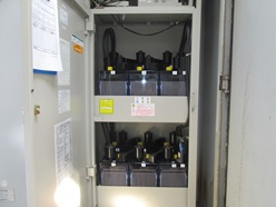 テナントビル HS-400E 自家発始動用蓄電池取替-着手前