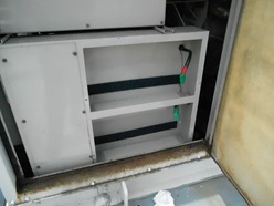 中区テナントビル蓄電池取替工事-取替中