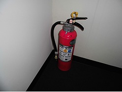 取替前　古い消火器