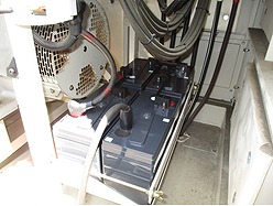 新しい蓄電池取付け