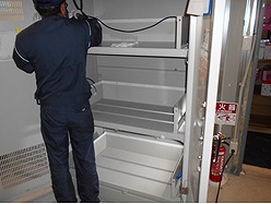 古い蓄電池撤去